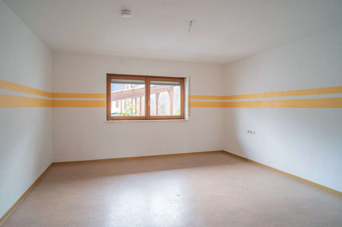 Immobilie in Stutensee - Großzügiges Einfamilienhaus mit Einliegerwohnung, Gewölbekeller und idyllischem Garten – Viel Platz  - Bild 3