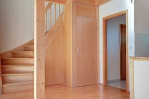 ROGERS: Helles Reihenhaus mit sichtbaren Holzbalken und Garten – Fürstenfeldbruck (Kreis) – Vorschaubild 4