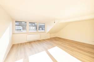 * Erstbezug nach Modernisierung * hell & ruhig * Balkon in Planung*