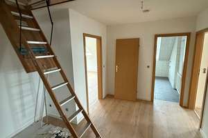 Großzügige DG 2-Zimmer mit Laminat, eigener Dachboden und Wanne in Zentrumsnähe – Zietenstraße 104, 9130 Sonnenberg, Chemnitz – Vorschaubild 4