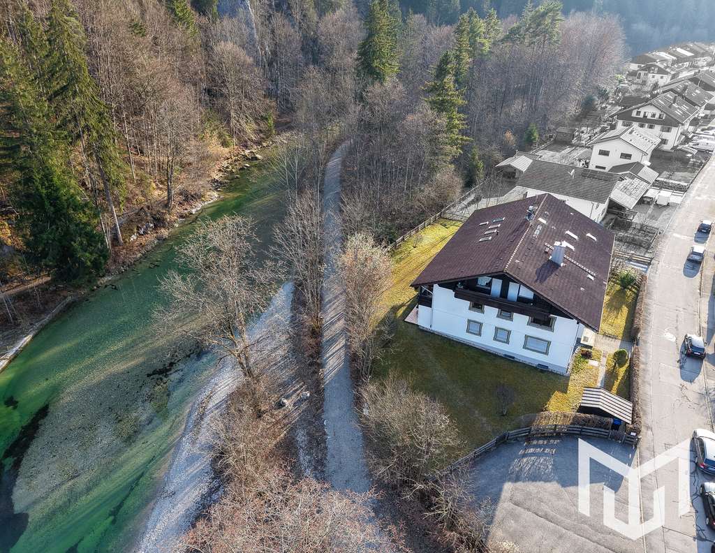 Immobilie in Kiefersfelden - Wohntraum in Kiefersfelden – lichtdurchflutet und direkt am Kieferbach - Bild 0