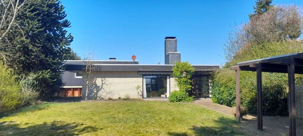 Immobilie in Zetel - Refugium der Extraklasse: geschmackvoller Bungalow m. Wellness-Oase u. parkähnlichem Garten in Zetel - Bild 1