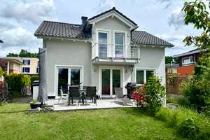 Freistehendes Einfamilienhaus mit Garten/ befristet bis 08/2029
