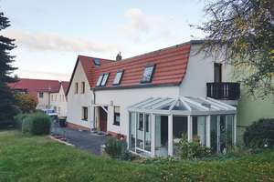 Doppelhaushälfte mit Wintergarten und Bungalow-reserviert bis 31.10.2025 – Die vollständige Adresse der Immobilie erhältst du vom Anbieter., 1662 Meißen – Vorschaubild 1