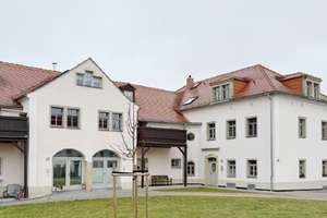 Kapitalanleger aufgepasst! Großzügige 4-Raum-Wohnung in
saniertem Landgut!