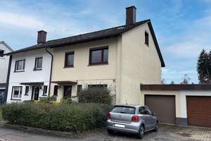 Doppelhaushälfte mit sonnigem Süd-Grundstück in bevorzugter Lage in VS-Villingen - Haslach – Die vollständige Adresse der Immobilie erhältst du vom Anbieter., 78052 Villingen, Villingen-Schwenningen – Vorschaubild 1