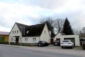 Vielseitig nutzbares 10-Zimmer-ZFH mit 2 EBK + Garten+Teilkeller+2 Garagen - in ruhiger Lage – Celle (Kreis) – Vorschaubild 3