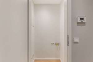Waldblick-Loggia & Tiefgarage: Perfekt geschnittene 43 m² Oase mit Aufzug – Hubertusweg 13, 41466 Reuschenberg, Neuss – Vorschaubild 4