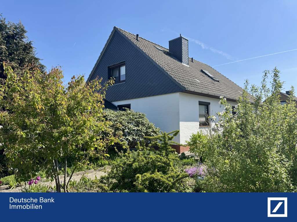 Wohnen mit Möglichkeiten: Zwei Einheiten, Pool, Garage – alles in Elmshorn!