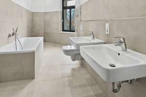 Erstbezug 5 Zi. Wohnung /  2 Balkone / Fußbodenheizung / 2 Bäder