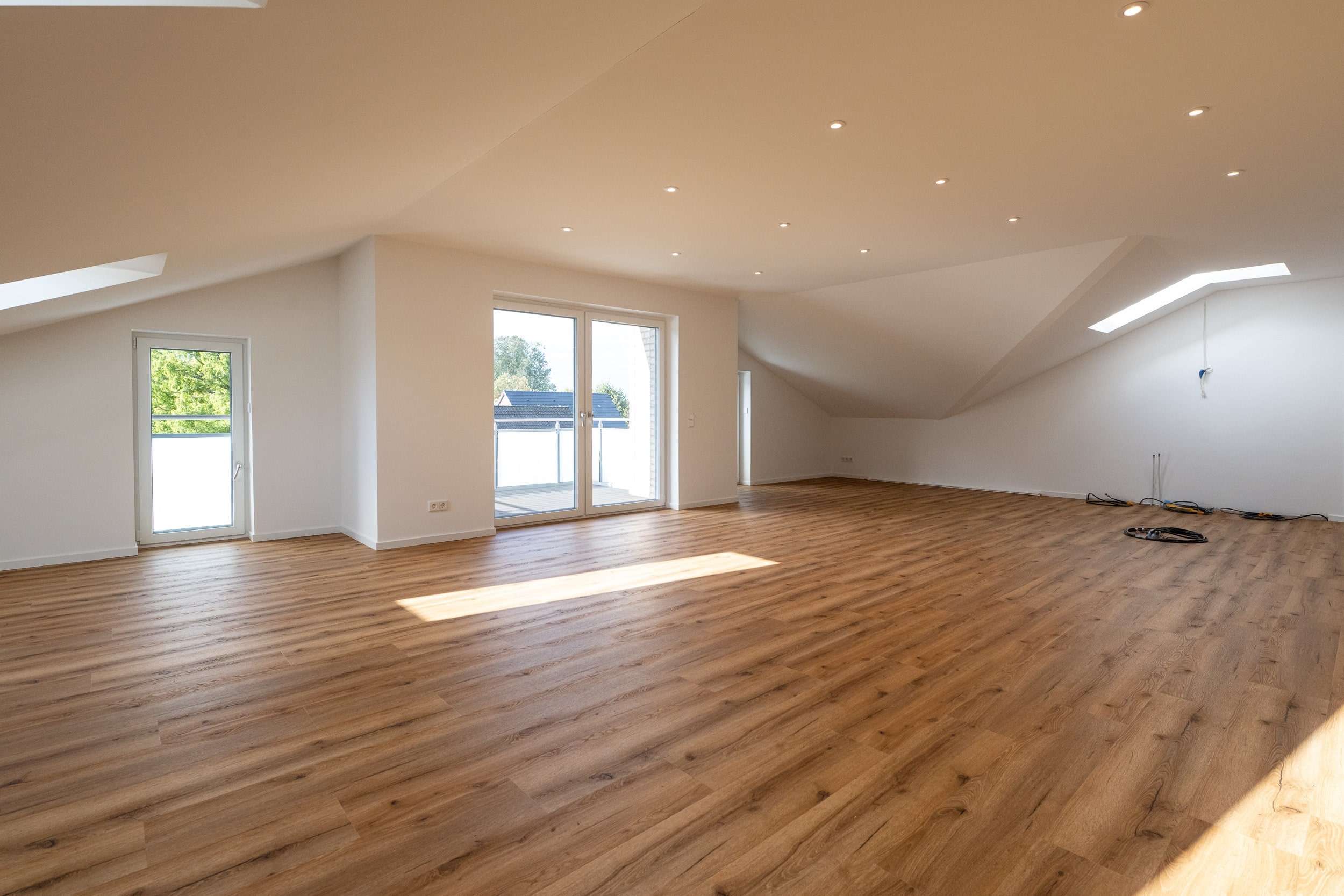 Immobilie in Friedrichstadt - Exklusive KfW-55 Dachgeschoss-ETW in bevorzugter Wohnlage mit 2 Balkonen und Stellplatz - Bild 1