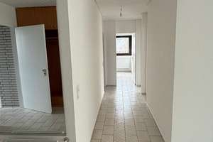 Helle 4-Zimmer-Wohnung mit Balkon im 1. OG im Norden von Darmstadt – Die vollständige Adresse der Immobilie erhältst du vom Anbieter., 64289 Darmstadt-Ost, Darmstadt – Vorschaubild 3
