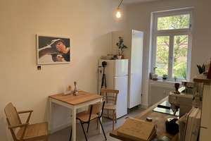 Martinsviertel/Uni: Geräumige 1-Zi.-Altbau-Whg. mit Wohnküche und EBK