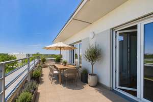 Lichtdurchflutete Dachterrassenwohnung mit unverbaubarem Skyline-Fernblick – Die vollständige Adresse der Immobilie erhältst du vom Anbieter., 81829 Messestadt Riem, München – Vorschaubild 1