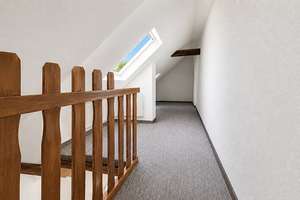 Charmante Zwei-Zimmer-Dachgeschosswohnung mit Balkon – 60313 Bahnhofsviertel, Frankfurt am Main – Vorschaubild 7