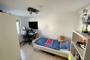 Ihr neues Eigenheim mit viel Potenzial
Einfamilienhaus mit Garage in Schwenningen/Heuberg – Die vollständige Adresse der Immobilie erhältst du vom Anbieter., 72477 Schwenningen – Vorschaubild 8