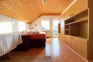 Neuer Preis...die Modernisierung kann starten.
4 Zimmer auf 131 m². Herrliches Grundstück.
Südstad – Die vollständige Adresse der Immobilie erhältst du vom Anbieter., 78050 Villingen, Villingen-Schwenningen – Vorschaubild 19