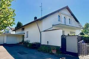 RATH/ HEUMAR * Renovierte 2 Zi.-Wohnung mit Stellplatz & EBK * vermietet