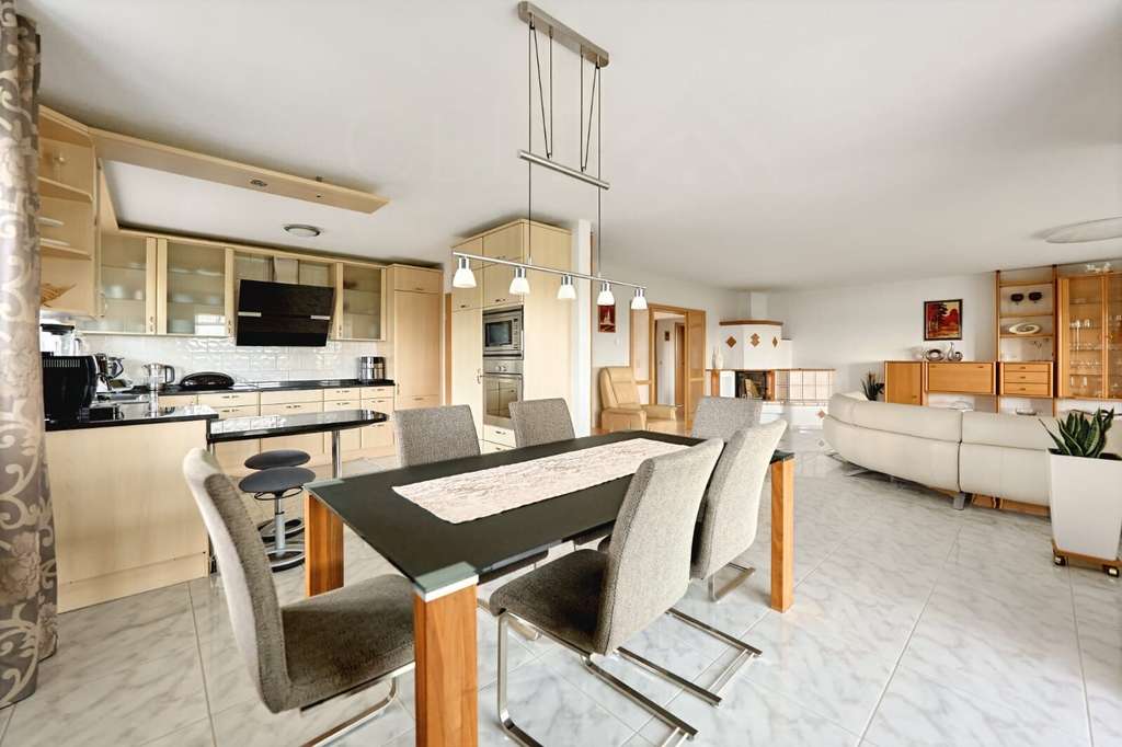 Immobilie in Inzigkofen - Traumhafte Hanglage – Zweifamilienhaus mit Panorama in Inzigkofen - Bild 0