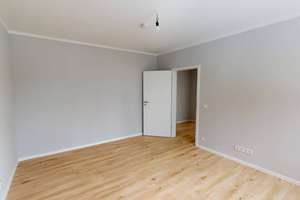 Vollständig renovierte 2-Zimmer-Wohnung mit BALKON und EBK in Hamburg-Meiendorf – Lofotenstraße 34C, 22145 Rahlstedt, Hamburg – Vorschaubild 5