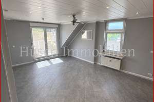 **huesch-immobilien.de**
Charmante 3.5-Zimmer-Dachgeschosswohnung mit Balkon in Essen-Schonnebeck – Die vollständige Adresse der Immobilie erhältst du vom Anbieter., 45309 Schonnebeck, Essen – Vorschaubild 2