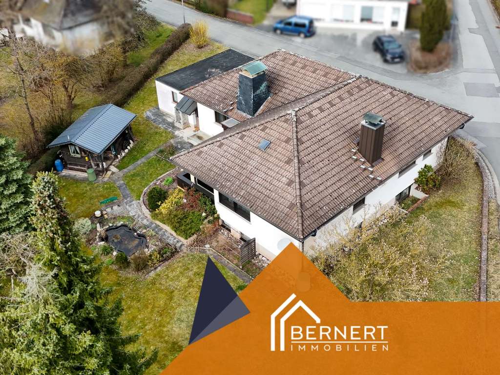 Immobilie in Marktgraitz - Großzügiger Bungalow mit Kachelofen, Wintergarten-Terrasse, Keller und viel Platz im Grünen - Bild 3