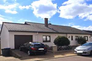 freistehender Zweifamilien-Bungalow in Völklingen-Heidstock – Stadtverband Saarbrücken (Kreis) – Vorschaubild 1