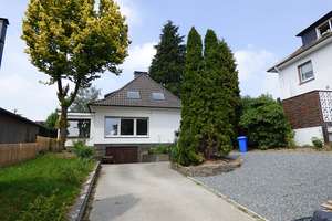Zentrumsnah ! 
Erfreuen Sie sich an dieser attraktiven Stadtvilla mit großem Garten! – Die vollständige Adresse der Immobilie erhältst du vom Anbieter., 42929 Wermelskirchen – Vorschaubild 1