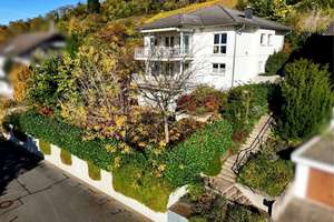 Exklusive Villa mit Panoramablick in Bestlage von Bensheim – Die vollständige Adresse der Immobilie erhältst du vom Anbieter., 64625 Bensheim – Vorschaubild 1