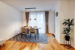 Möbliert: Sehr schöne Erdgeschosswohnung mit Loggia – Die vollständige Adresse der Immobilie erhältst du vom Anbieter., 81667 Haidhausen Nord, München – Vorschaubild 2