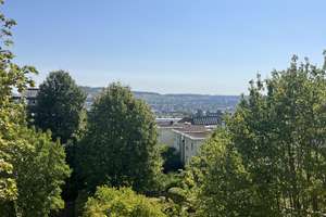 Gepflegte Etagenwohnung mit Balkon und Blick