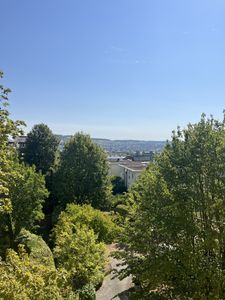 Gepflegte Etagenwohnung mit Balkon und Blick