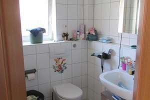Provisionsfrei* Doppelhaushälfte mit zwei separaten Wohneinheiten, Stellplätzen, Balkon und Terrasse – Die vollständige Adresse der Immobilie erhältst du vom Anbieter., 73035 Göppingen – Vorschaubild 7