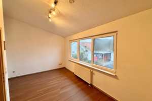 HORN IMMOBILIEN ++ Neubrandenburg Brodaer Höhe, renoviertes Reihenendhaus mit Keller und Carport – Neubrandenburg – Vorschaubild 7
