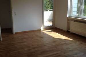 Renovierte 3-Zimmer-Wohnung mit Balkon in S-Botnang – Umgelterweg 2, 70195 Botnang-Süd, Stuttgart – Vorschaubild 2