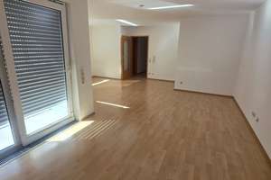 Lebendiger Wohnraum: 2,5-Zimmer-Wohnung in Esslingen am Neckar – Landenbergerstraße 14, 73728 Innenstadt, Esslingen am Neckar – Vorschaubild 4