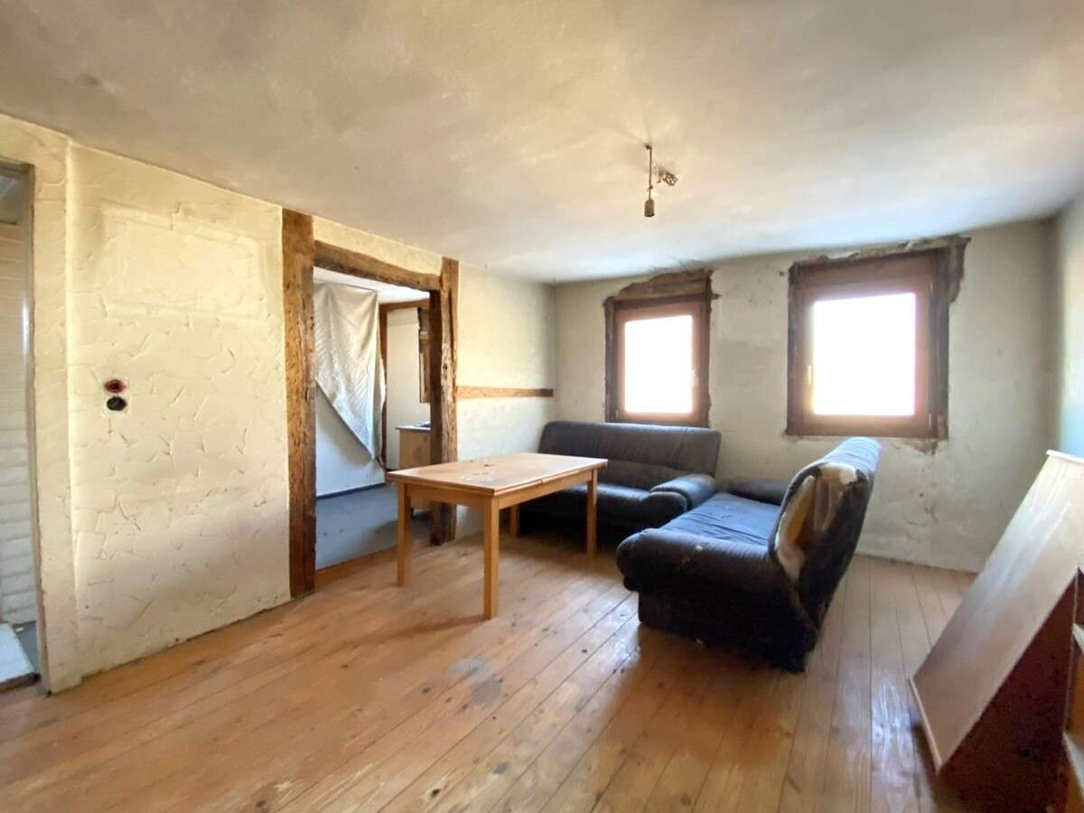 Doppelhaushälfte mit Wohnung, ausbaubarem Dach, ehemaligem Stall, Werkstatt und Gärtchen in Weiler, Heilbronn Kreis – Bild 3