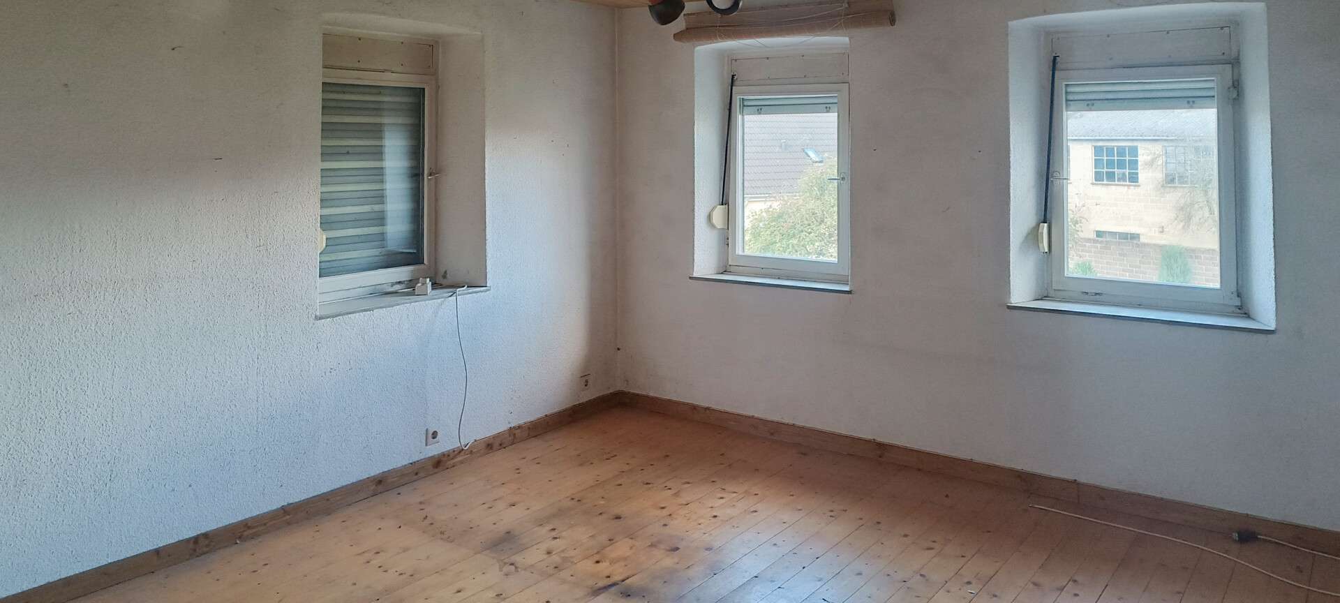 Immobilie in Ransbach-Baumbach - Charmantes Wohnhaus in Ransbach-Baumbach – ideal für eine liebevolle Neugestaltung - Bild 2