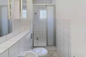 Viel Raum zum Leben: Gepflegte 4-Zimmer-Wohnung mit Balkon, Einbauschränken & 2 Bädern – Am Heilandsfrieden 15, 33104 Schloß Neuhaus, Paderborn – Vorschaubild 11
