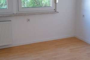 Privat: Helle 3-Zimmer-Wohnung mit frisch saniertem Bad im Grünen - 3 Gehmin. zur U-Bahn Herrnhütte – Die vollständige Adresse der Immobilie erhältst du vom Anbieter., 90411 Ziegelstein, Nürnberg – Vorschaubild 4