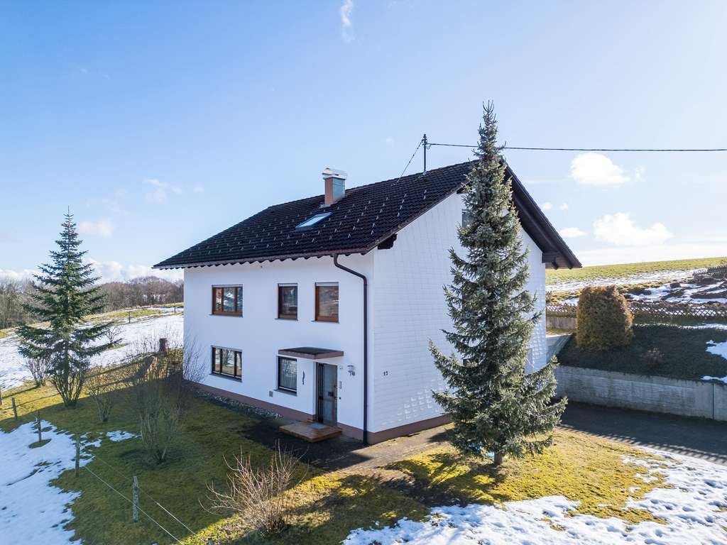 Immobilie in Rickenbach - Großzügiges Wohnhaus mit Weitblick für eine oder zwei Familien: Viel Platz für Ihre Wohnträume - Bild 2