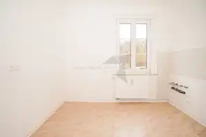 Charmante 3-Raum-Wohnung mit Balkon und lichtdurchflutetem Tageslichtbad in Chemnitz-Ebersdorf – Erich-Steinfurth-Straße 19, 9131 Chemnitz – Vorschaubild 8