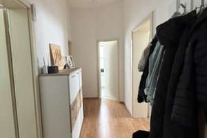 Altbau-Charme pur: 2-Zimmer-Wohnung mit Balkon mitten in Augsburg – kurzfristig bezugsfrei- – Volkhartstraße 18, 86152 Georgs- und Kreuzviertel, Augsburg – Vorschaubild 16