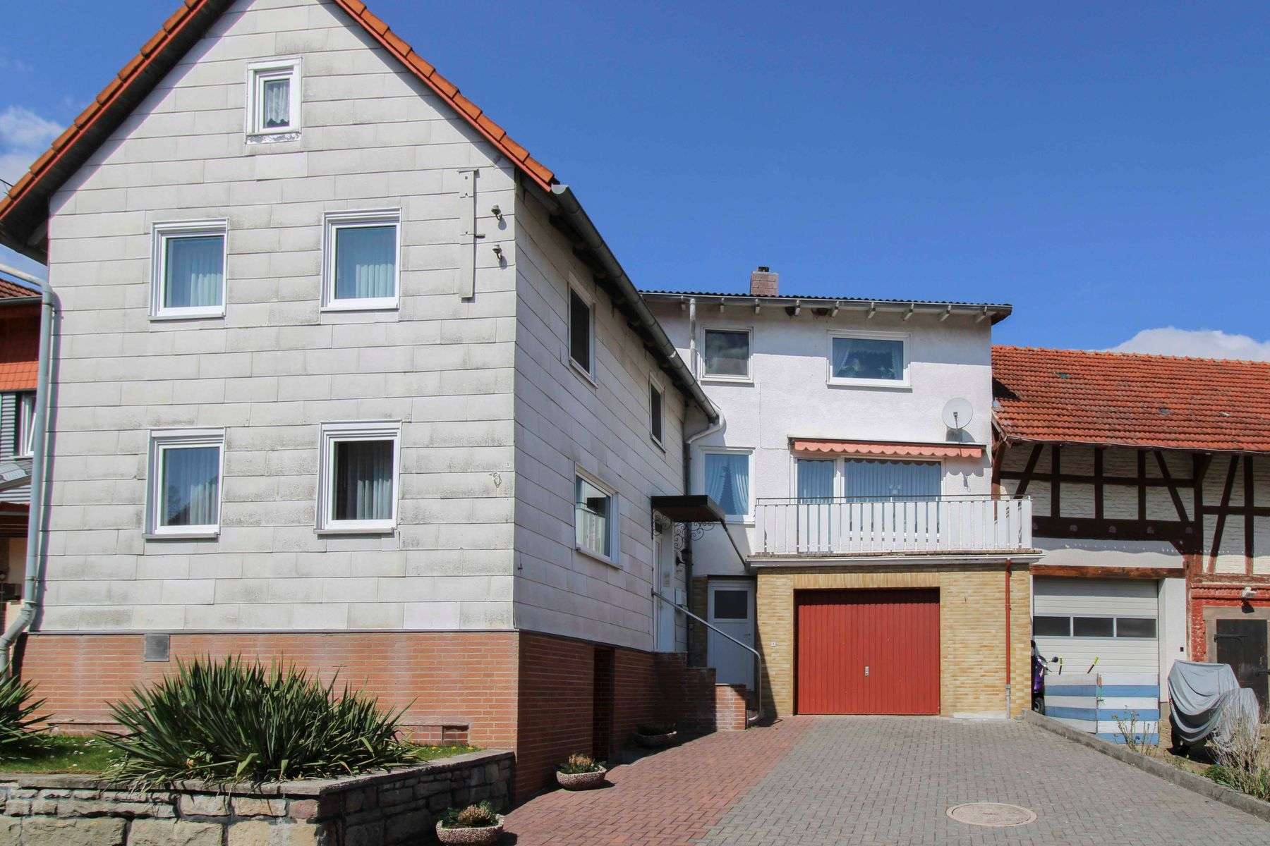 Reihenmittelhaus mit großer Wohnfläche, Garten und charmantem Preis, Hersfeld Rotenburg Kreis – Bild 1