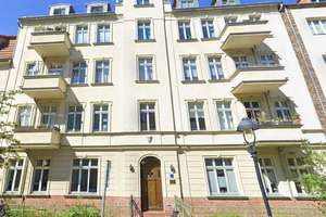Gut geschnittene und kernsanierte 3- Zimmer- Altbauwohnung in toller Lage