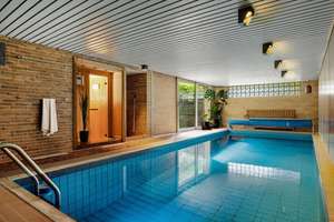 Großzügiges Mehrgenerationenhaus mit 4 Wohnbereichen und Indoor-Pool – Die vollständige Adresse der Immobilie erhältst du vom Anbieter., 12349 Buckow, Berlin – Vorschaubild 1