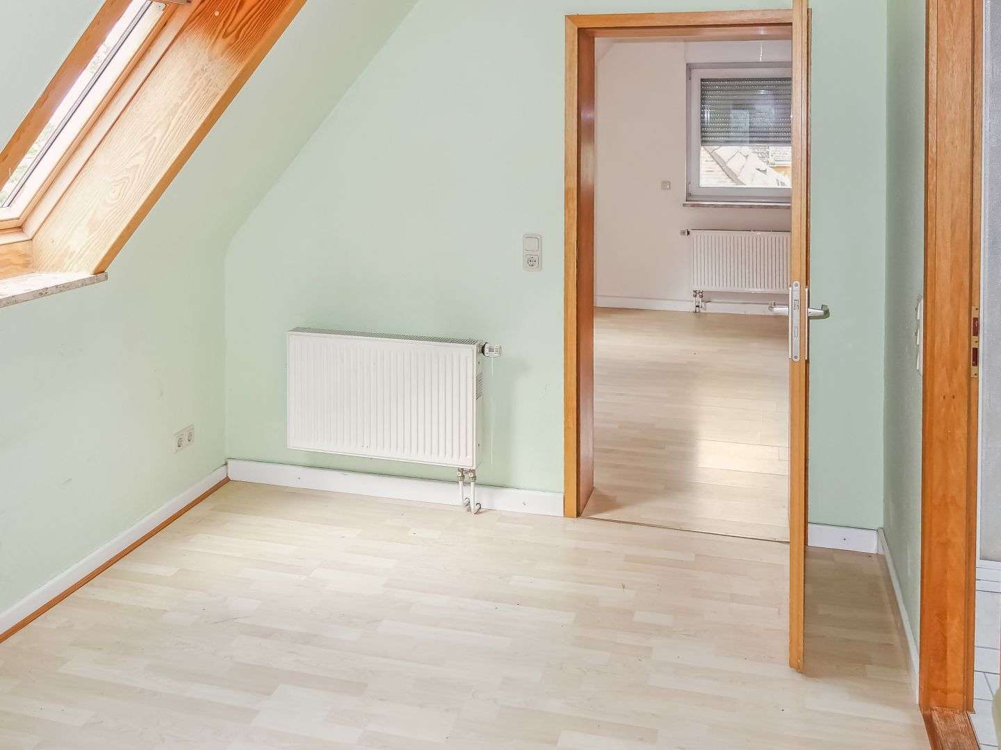 Immobilie in Meldorf - TOP-Lage: Renovierungsbedürftiges Einfamilienhaus mit Garage auf großem Grundstück in Meldorf - Bild 2