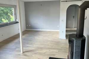 Doppelhaushälfte mit 2 Wohneinheiten, 3 Garagen und Garten – Essen – Vorschaubild 1