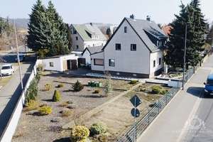 Doppelhaushälfte in Radebeul mit neuer Heizungsanlage (Wärmepumpe & Gasheizung) – Die vollständige Adresse der Immobilie erhältst du vom Anbieter., 1445 Radebeul – Vorschaubild 2