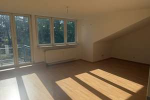 Großzügige 3-Zimmer-Dachgeschosswohnung mit Sonnenbalkon und Blick ins Grüne – Baackesweg 60, 47804 Kempener Feld/Baackeshof, Krefeld – Vorschaubild 2